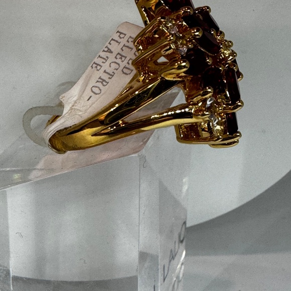 Vintage Gold Electroplated Ring Cocktail Size 10 Marquise Shaped Cut Red Crystal - Picture 3 of 16